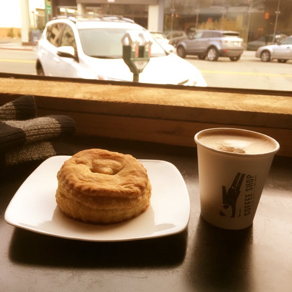 Foto tirada no(a) Coffee Shop por Lady S em 12/30/2015