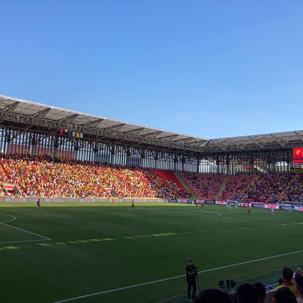 Fotos Bei Goztepe Gursel Aksel Stadyumu Fussballstadion In Konak