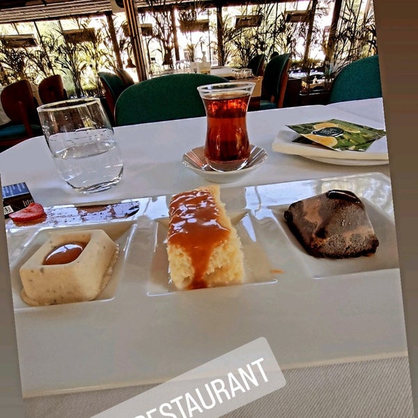 รูปภาพถ่ายที่ Trilye Restaurant โดย Ayhan เมื่อ 7/20/2022