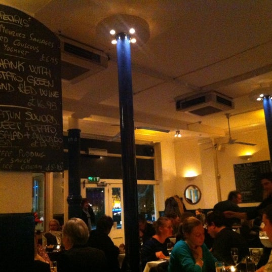 Снимок сделан в Waterloo Bar and Kitchen пользователем Slava V. 11/22/2012
