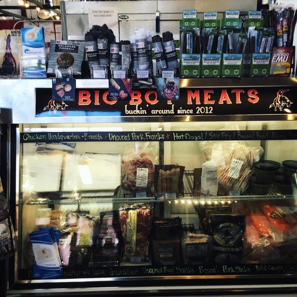 A great place to stop for lunch and pick up a few unique food items. Big boy meats and pickle creek oils were a highlight!
