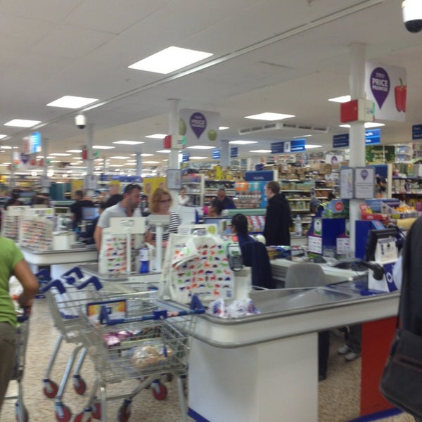 Tesco Extra Enfield'de Süpermarket