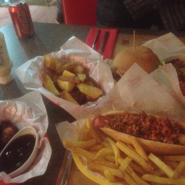 Authentic American diner with nice hot dogs, burgers and different type of fries. Americans will feel home here.