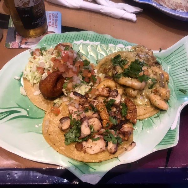 Seafood is AWESOME. Tacos was the best I’ve ever tried. Not very good interior design, but absolutely recommend this place