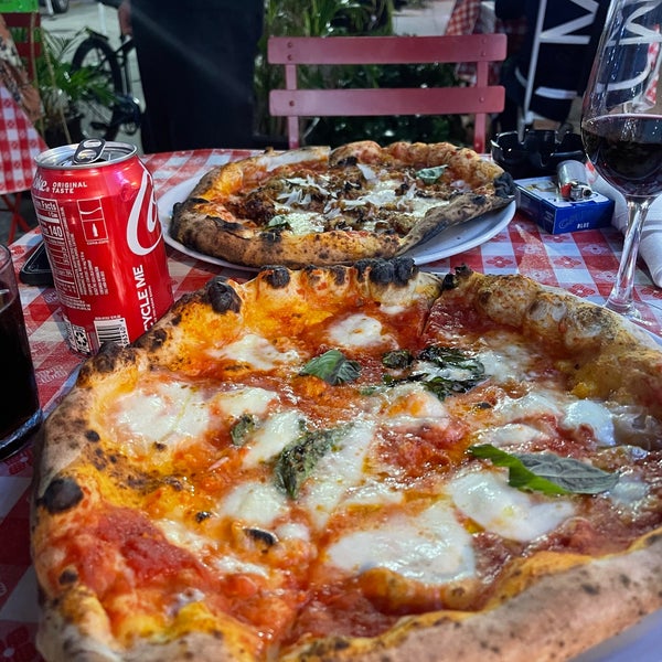 รูปภาพถ่ายที่ La Leggenda Pizzeria โดย Wadha 🦋 เมื่อ 3/1/2022