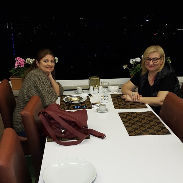 Das Foto wurde bei Subaşı Et &amp; Mangal Restaurant von 💥👱SA💃💥 am 5/20/2017 aufgenommen