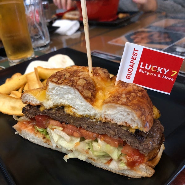Foto diambil di Lucky 7 Burgers &amp; More oleh Adnan A. pada 10/29/2019