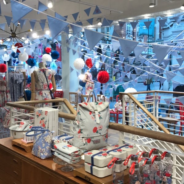 รูปภาพถ่ายที่ Cath Kidston โดย Am ♏️ . เมื่อ 4/2/2018