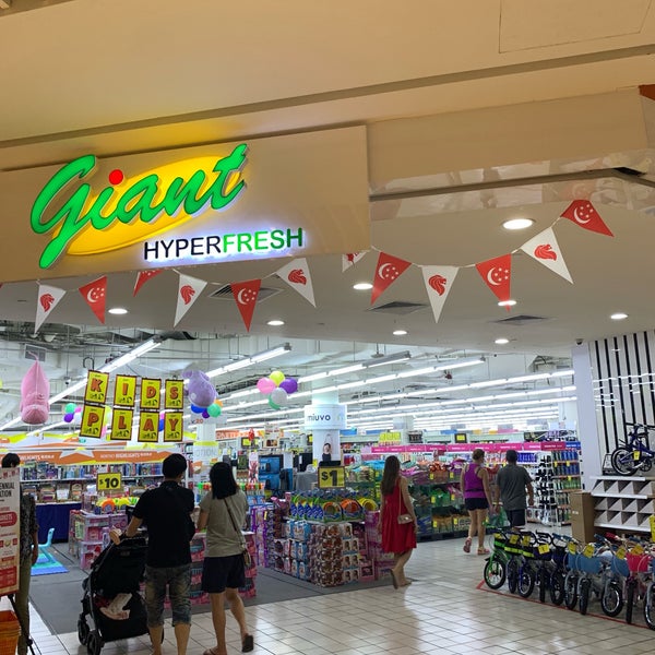 Pasar Swalayan di Downtown Core