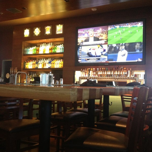 Photo taken at BJ&#39;s Restaurant &amp; Brewhouse by Kary365 on 2/12/2013