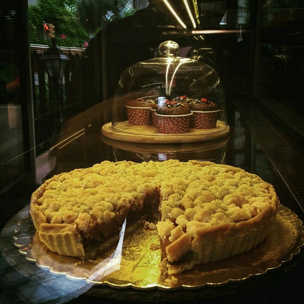 Foto scattata a English Cake Factory da baha ali n. il 5/29/2015