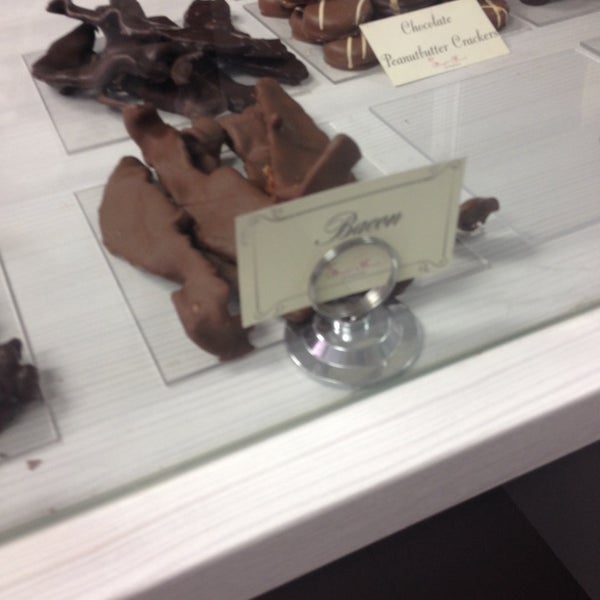 9/27/2013에 Sarah R.님이 Sinful Sweets Chocolate Company에서 찍은 사진
