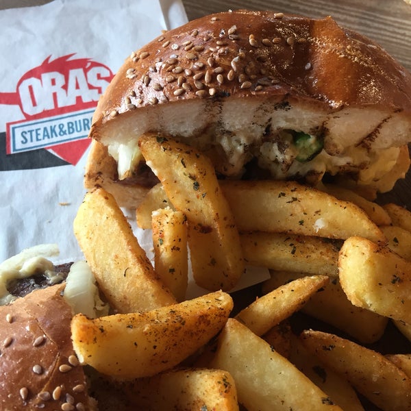 Photo taken at Ora&#39; Steak &amp; Burgers by Devran on 4/22/2018