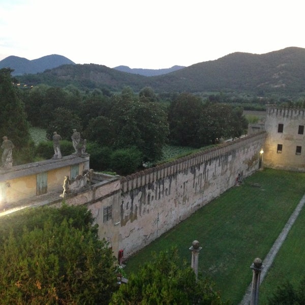 Foto diambil di Castello del Catajo oleh Maria Chiara pada 7/5/2013