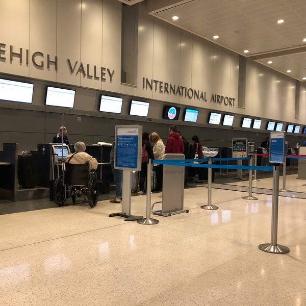 รูปภาพถ่ายที่ Lehigh Valley International Airport (ABE) โดย Scooter M. เมื่อ 11/14/2017