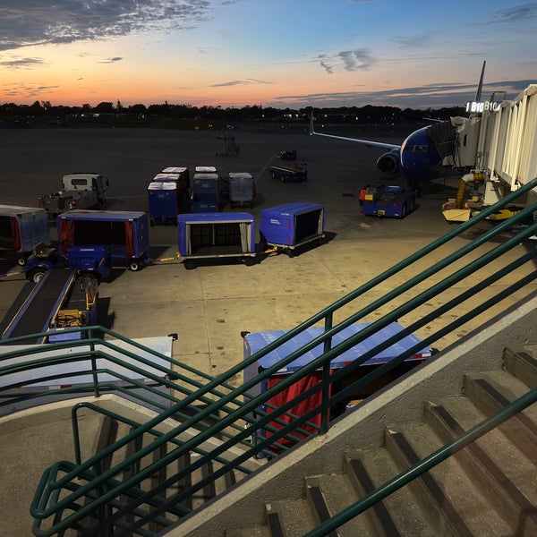 Снимок сделан в Sarasota-Bradenton International Airport (SRQ) пользователем Scooter M. 11/28/2022