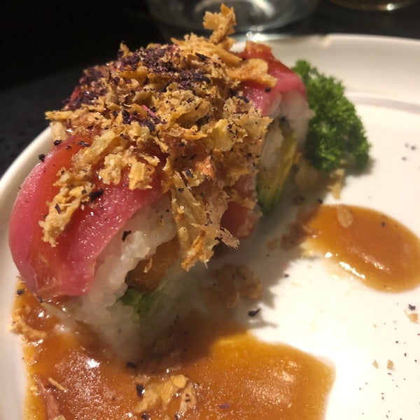Foto tomada en Asato Sushi &amp; Asian food  por Glen B. el 6/7/2019