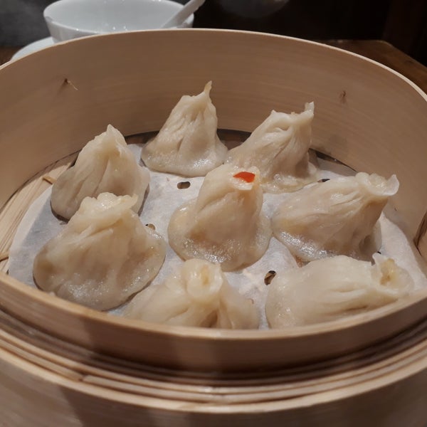 Foto tirada no(a) Beijing Dumpling por Zach S. em 11/11/2018