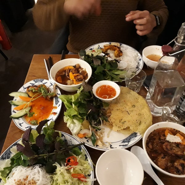 รูปภาพถ่ายที่ BunBunBun Vietnamese Food โดย Zach S. เมื่อ 11/2/2018