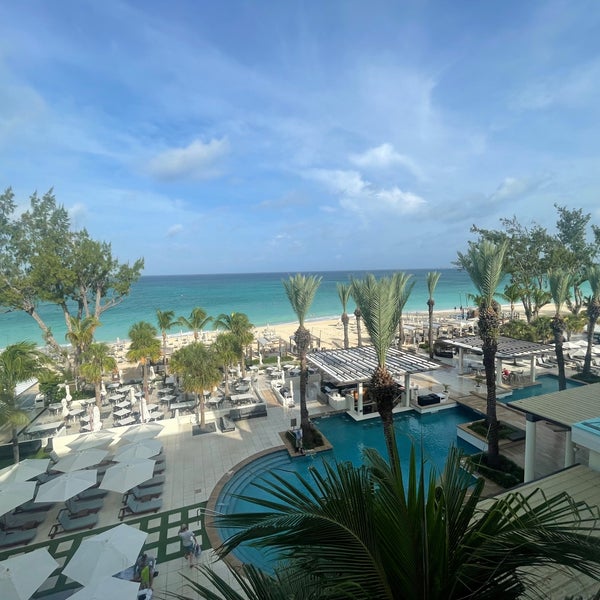 Снимок сделан в The Westin Grand Cayman Seven Mile Beach Resort &amp; Spa пользователем Zach S. 6/3/2022