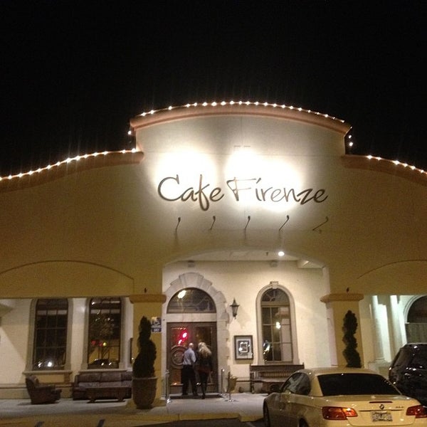 Foto tirada no(a) Cafe Firenze por Stephen R. em 12/15/2012