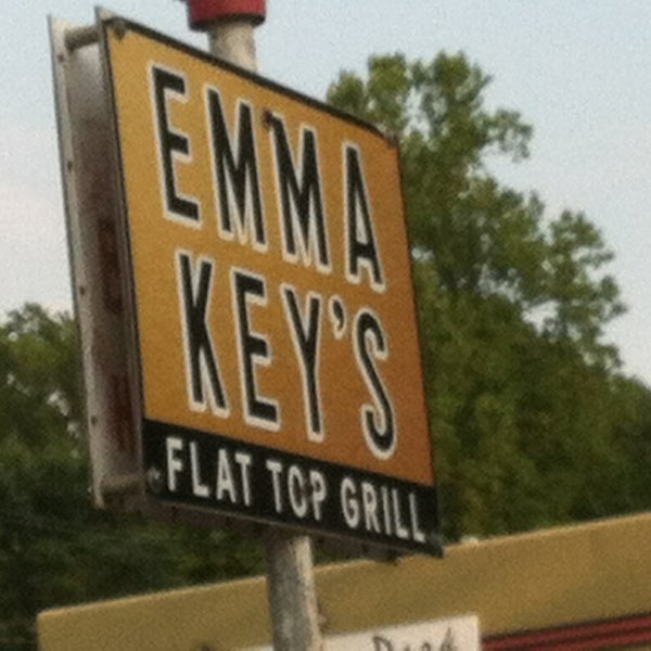 Foto diambil di Emma Key&#39;s Flat-Top Grill oleh Alexis A. pada 8/5/2013