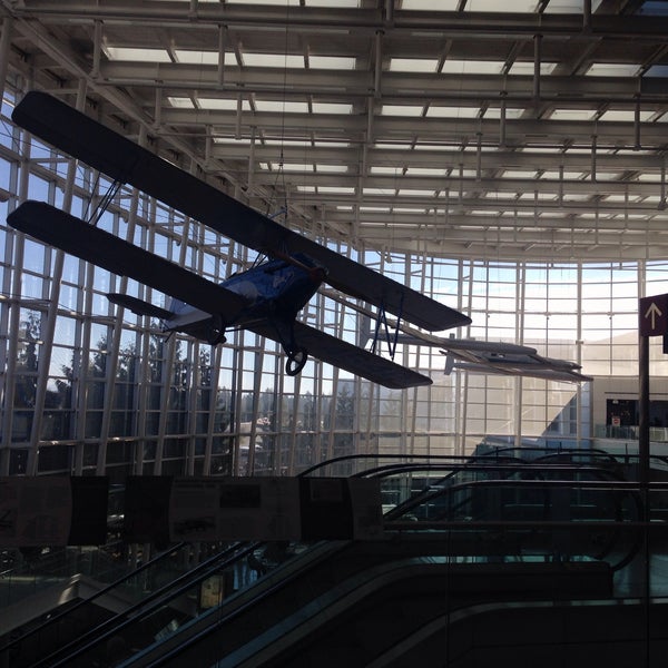 3/8/2015에 Layla J.님이 시애틀 터코마 국제공항 (SEA)에서 찍은 사진