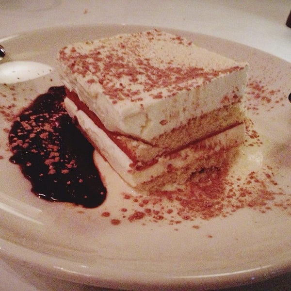 12/30/2012 tarihinde Jessica W.ziyaretçi tarafından Amerigo Italian Restaurant'de çekilen fotoğraf