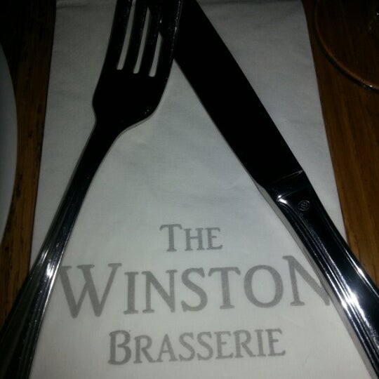 Foto tomada en The Winston Brasserie  por Gokhan B. el 1/5/2013