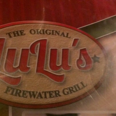 Foto diambil di LuLu&#39;s Firewater Grill oleh John K. pada 12/29/2012