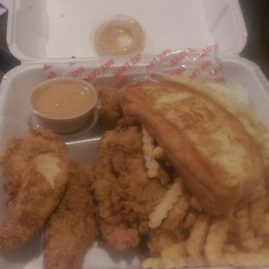 Photo taken at Raising Cane&#39;s Chicken Fingers by Kenny L. on 7/11/2014