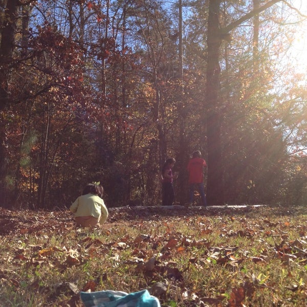 รูปภาพถ่ายที่ Reedy Creek Nature Center โดย Jay S. เมื่อ 11/10/2013