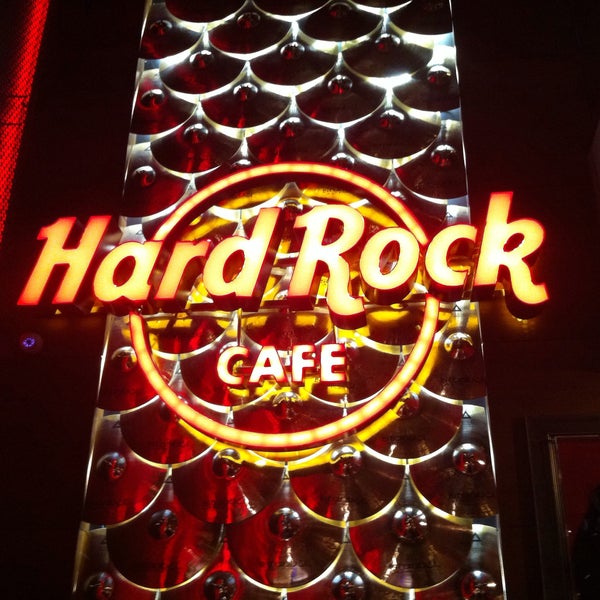Photo taken at Hard Rock Cafe Istanbul by TanseL A. on 12/20/2014