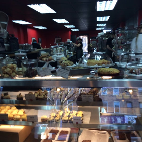 12/21/2013 tarihinde Bridget W.ziyaretçi tarafından Robicelli&#39;s Bakery'de çekilen fotoğraf