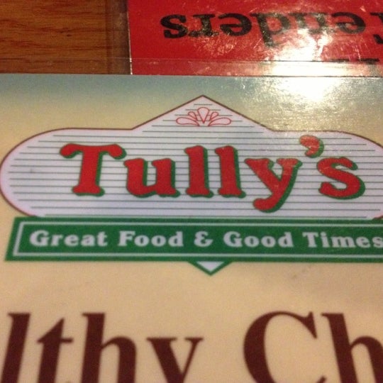 รูปภาพถ่ายที่ Tully&#39;s Good Times โดย Erin W. เมื่อ 11/25/2012