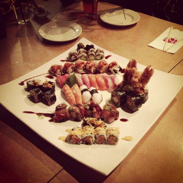 Снимок сделан в Fuji1546 Restaurant &amp; Bar пользователем James L. 3/16/2013