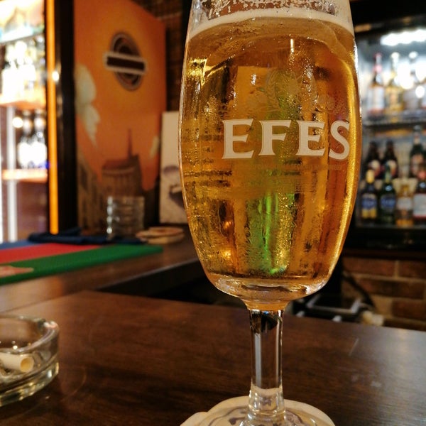 รูปภาพถ่ายที่ Şişman Efes Pub โดย Özkan เมื่อ 9/21/2019