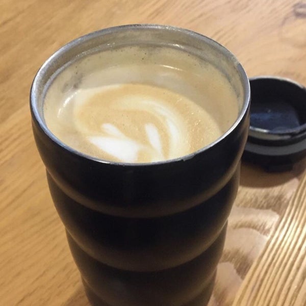 Sanremo marka kahve makinesiyle lezzetli kahveler hazirlayan kahveci