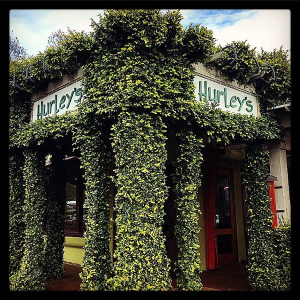 Foto tirada no(a) Hurley&#39;s Restaurant por Leigh Ann S. em 1/17/2015