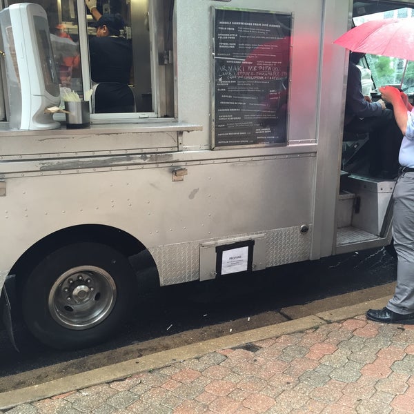 5/6/2016 tarihinde Alyssaziyaretçi tarafından Pepe Food Truck [José Andrés]'de çekilen fotoğraf