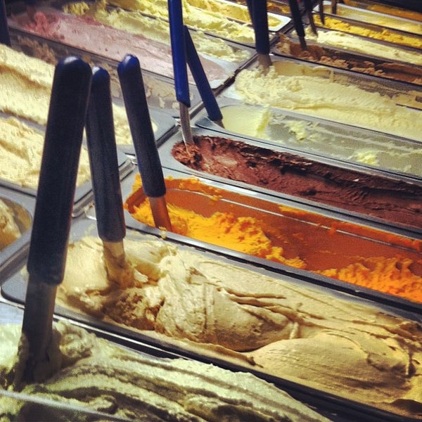 12/20/2012 tarihinde Bryan S.ziyaretçi tarafından Glacé Artisan Ice Cream'de çekilen fotoğraf