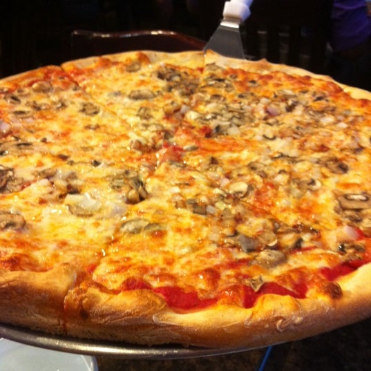 Foto diambil di Lorenzo&#39;s Pizza oleh Lauren K. pada 8/8/2011
