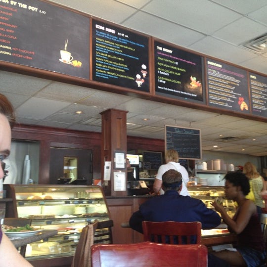 7/7/2012 tarihinde Julius S.ziyaretçi tarafından Ruggles Cafe Bakery'de çekilen fotoğraf