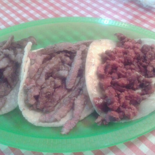 Photo taken at Sonora´s Meat by Ricardo G. on 3/10/2012