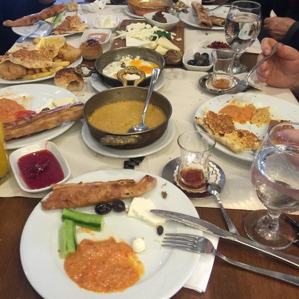 Foto scattata a Zevahir Restoran da Fatos B. il 3/31/2019