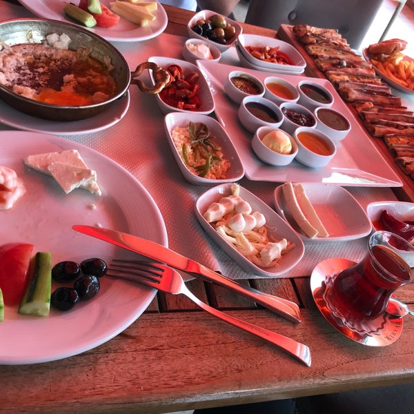 Foto diambil di Zevahir Restoran oleh Fatos B. pada 6/21/2020