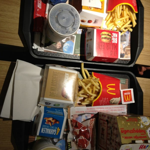 รูปภาพถ่ายที่ McDonald&#39;s โดย Mahmut K. เมื่อ 2/15/2013
