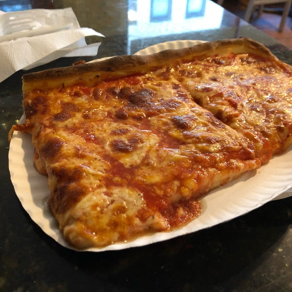 8/5/2019にVatche A.がPinocchio&#39;s Pizza &amp; Subsで撮った写真