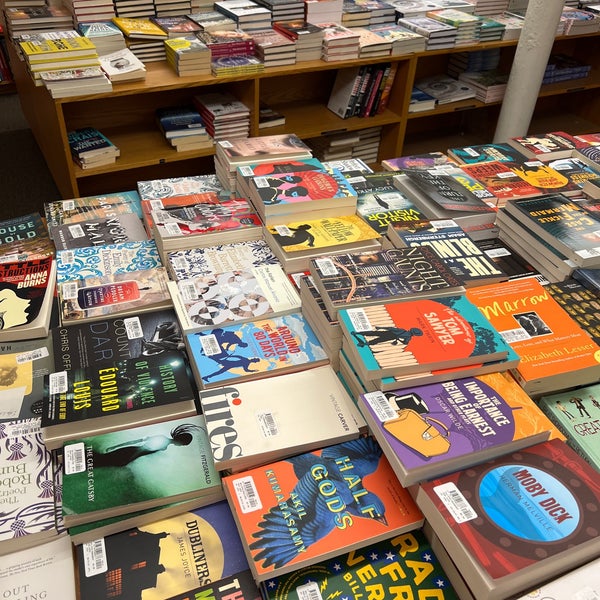 Photo prise au Harvard Book Store par Vatche A. le10/23/2021