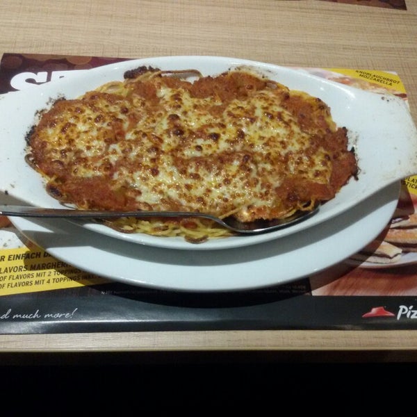 Photo taken at Pizza Hut by Ahgi A. on 3/18/2015